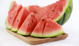 夏天吃瓜事件,揭秘夏天吃瓜事件背后的文化现象