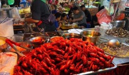 夜市街吃瓜,瓜香四溢，探寻美食与生活的味道