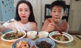 母子吃瓜事件,温馨瞬间引发网友热议