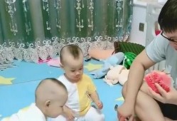 母子吃瓜事件,温馨瞬间引发网友热议