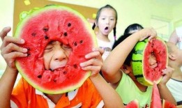 吃瓜回不回奶,揭秘孕期饮食与哺乳的关系