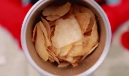 打开薯片吃瓜,轻松享受休闲时光