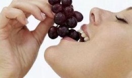 宝宝吃葡萄瓜视频