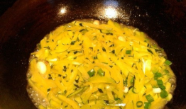 炒瓜丝吃会发胖,美味与健康的平衡，小心发胖陷阱