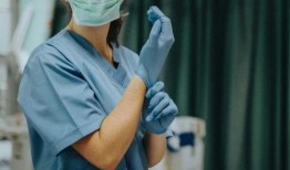 护士疫情吃瓜,坚守岗位，吃瓜也成“抗疫”力量