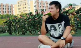 军训新生前吃瓜,揭秘军训前的那些趣事