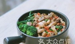 重庆公园吃瓜,悠闲生活里的甜蜜时光