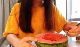 吃瓜女留学,揭秘校园里的“瓜田”风云