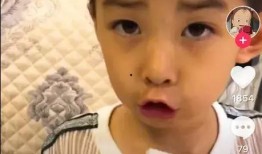 抖音宝宝吃瓜