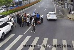 吃瓜与考试相撞,考试撞瓜更头疼