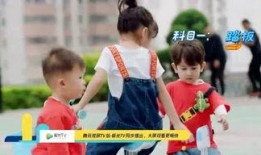 做小板凳吃瓜的图片,夏日悠闲时光的温馨写照