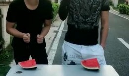 吃瓜比赛搞笑片场,吃瓜比赛搞笑片场欢乐无限