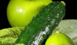 同时吃瓜和苹果,同时品尝瓜与苹果的独特体验