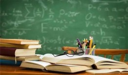 打卡学校亭子吃瓜,打卡亭子共享夏日瓜香