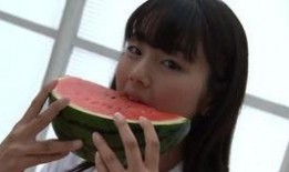 女孩吃瓜,女孩们的甜蜜食趣