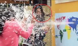 老外恶搞路人吃瓜,老外恶搞瞬间曝光！