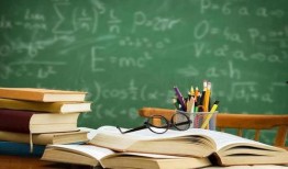 打卡学校亭子吃瓜,打卡亭子共享夏日瓜香