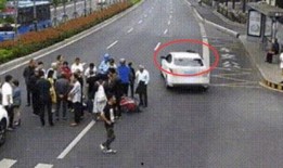 吃瓜与考试相撞,考试撞瓜更头疼